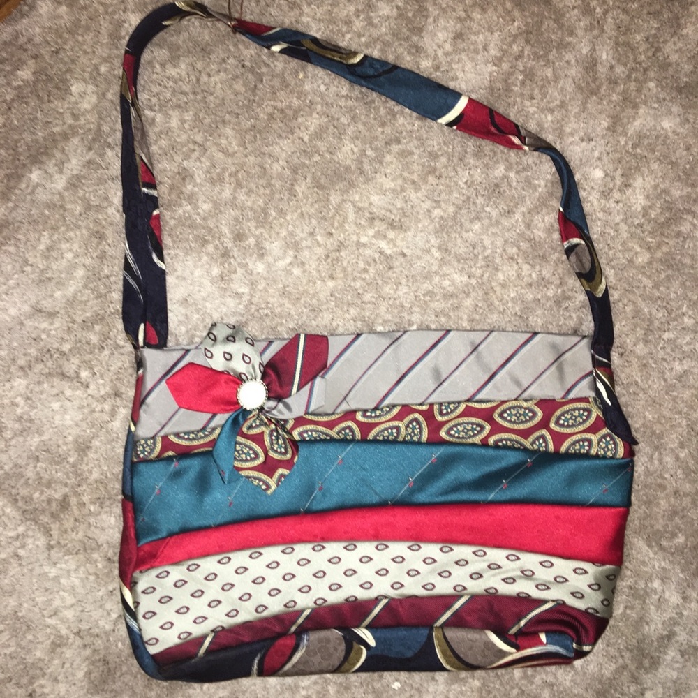 Tie purse